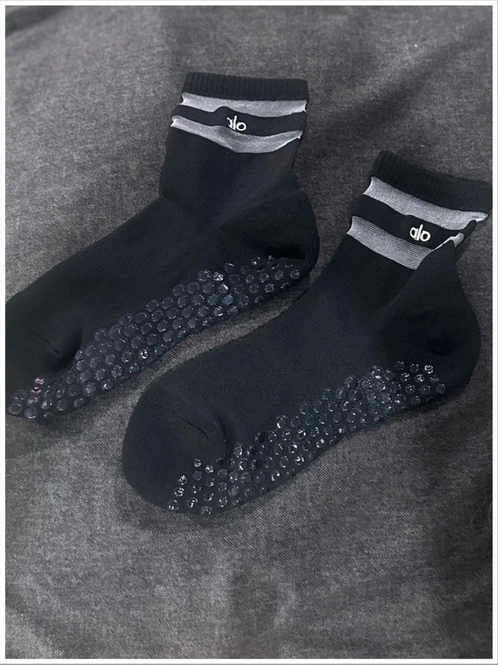 Alo Pulse Grip Socks NEW ~ OS ~ Item #V55